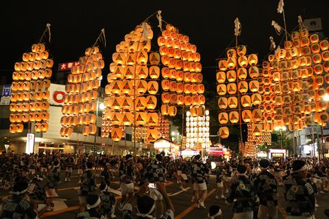 秋田竿燈まつり　画像提供：秋田市竿燈まつり実行委員会